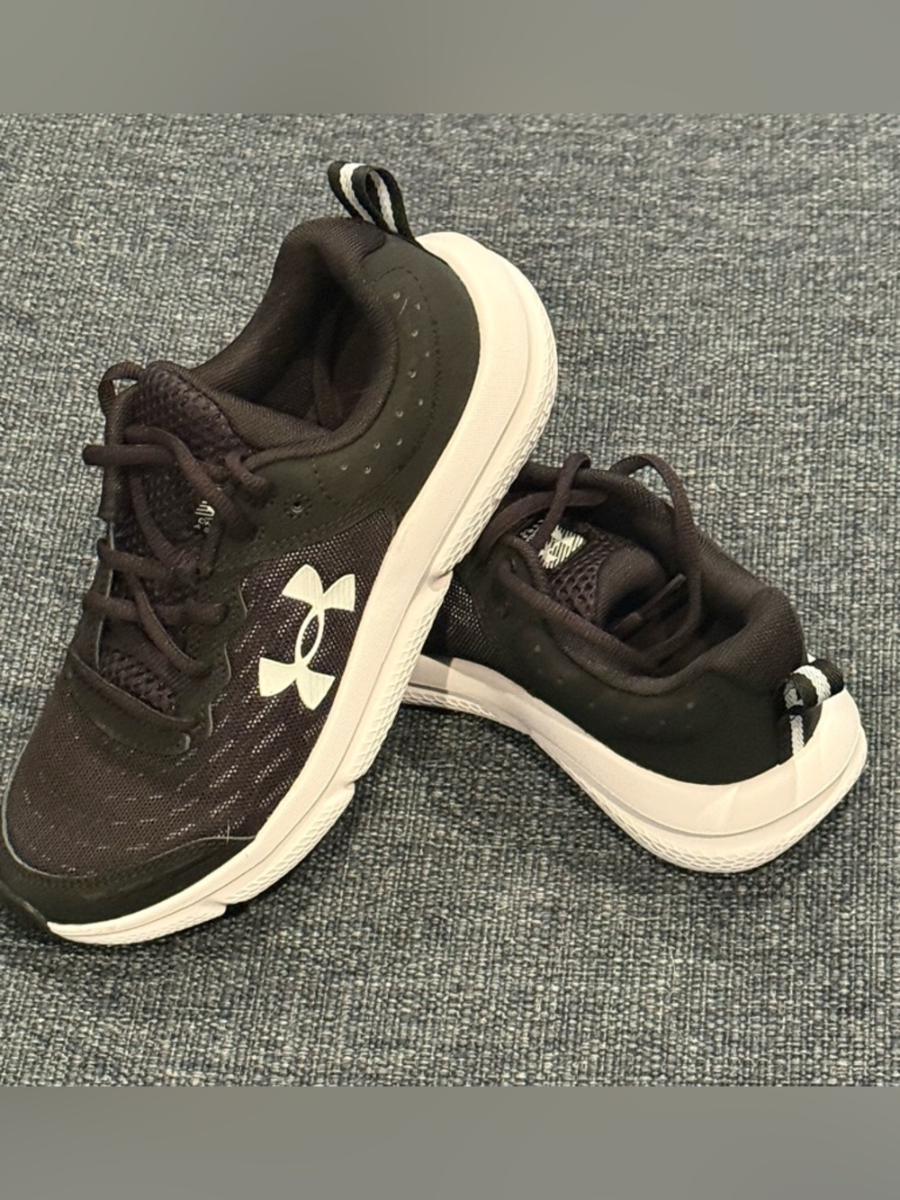 Under Armour Kids Running Shoes Black White Size 5Y Charged Cushioning Sneakers